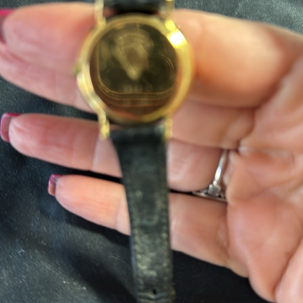 Gucci vintage watch Swiss quartz well loved needs battery - Picture 11 of 11
